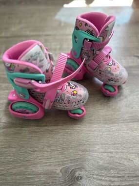 Hello Kitty Roller Skates